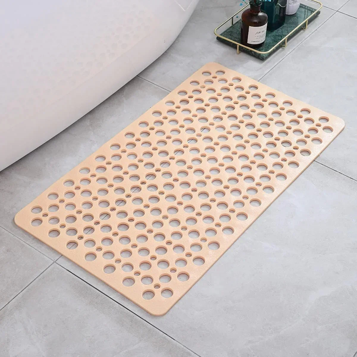 Tapis de douche antidérapant beige avec trous d'évacuation ronds