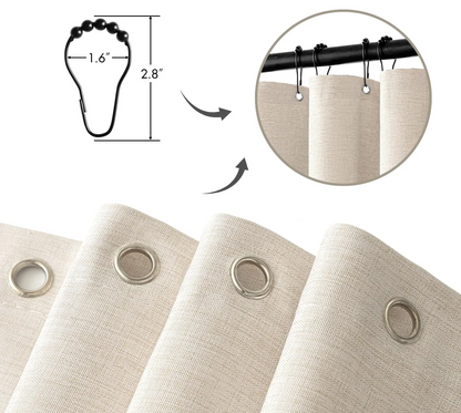 Crochets métalliques noirs fournis avec le rideau de douche, vus de près