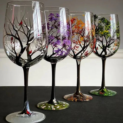 Verre à vin peint à la main, motif arbre sur la paroi du verre