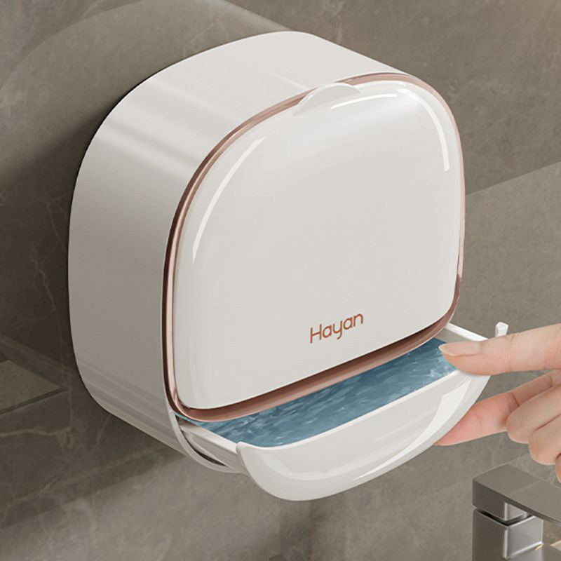 Porte-savon mural fixé au-dessus d'un lavabo