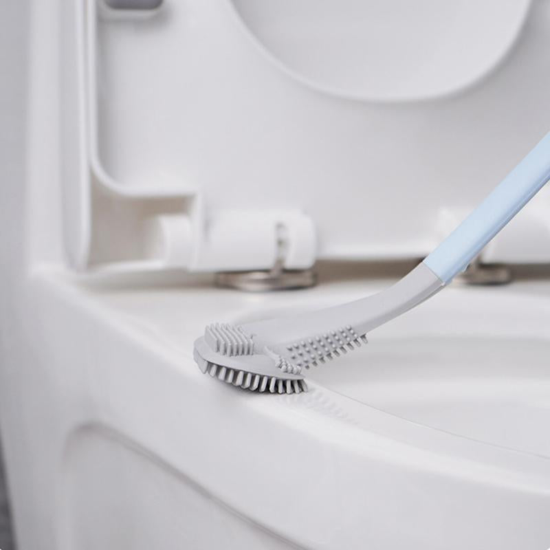 Manche de la brosse WC tenu en main