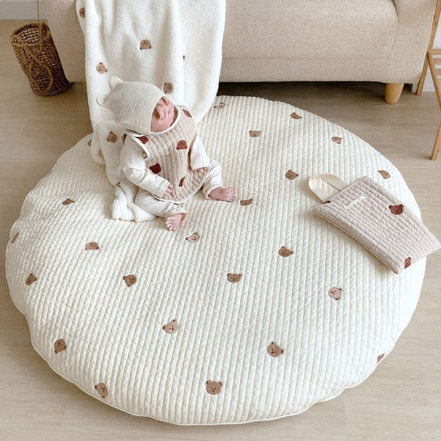 Tapis de jeu rond en coton avec une broderie lapin