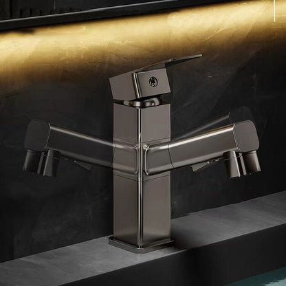 Les deux hauteurs du robinet de lavabo noir à bec carré pivotant, côte à côte