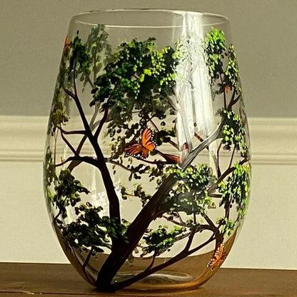 Verre à vin peint à la main, détail du feuillage de l'arbre