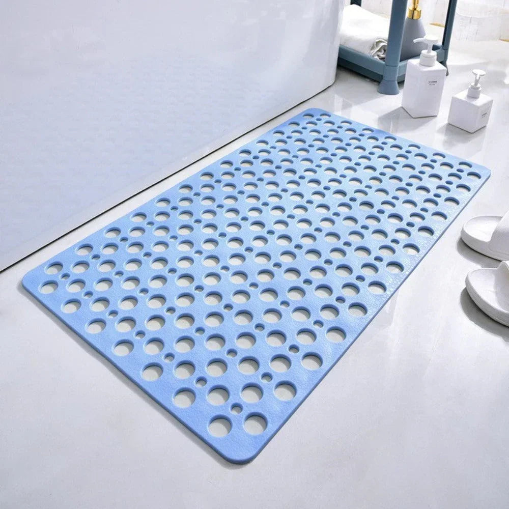 Tapis de douche antidérapant bleu avec trous d'évacuation ronds