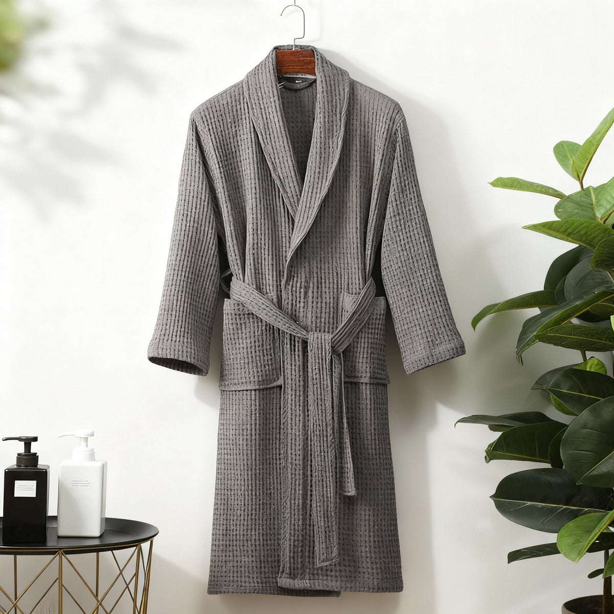Détail d'une poche du peignoir de bain en coton