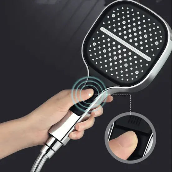 Pommeau de douche noir vu de profil avec son raccord