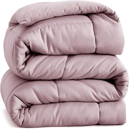 Couette légère roulée pour le rangement