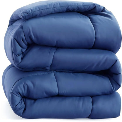 Couette légère superposée à une couverture d'appoint