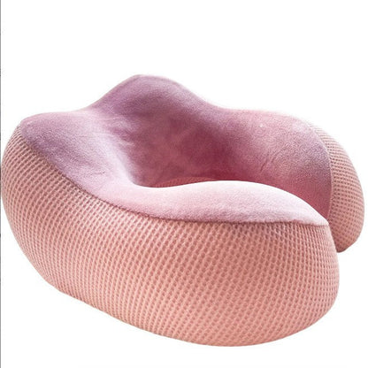 Coussin de nuque massant utilisé dans un fauteuil à la maison