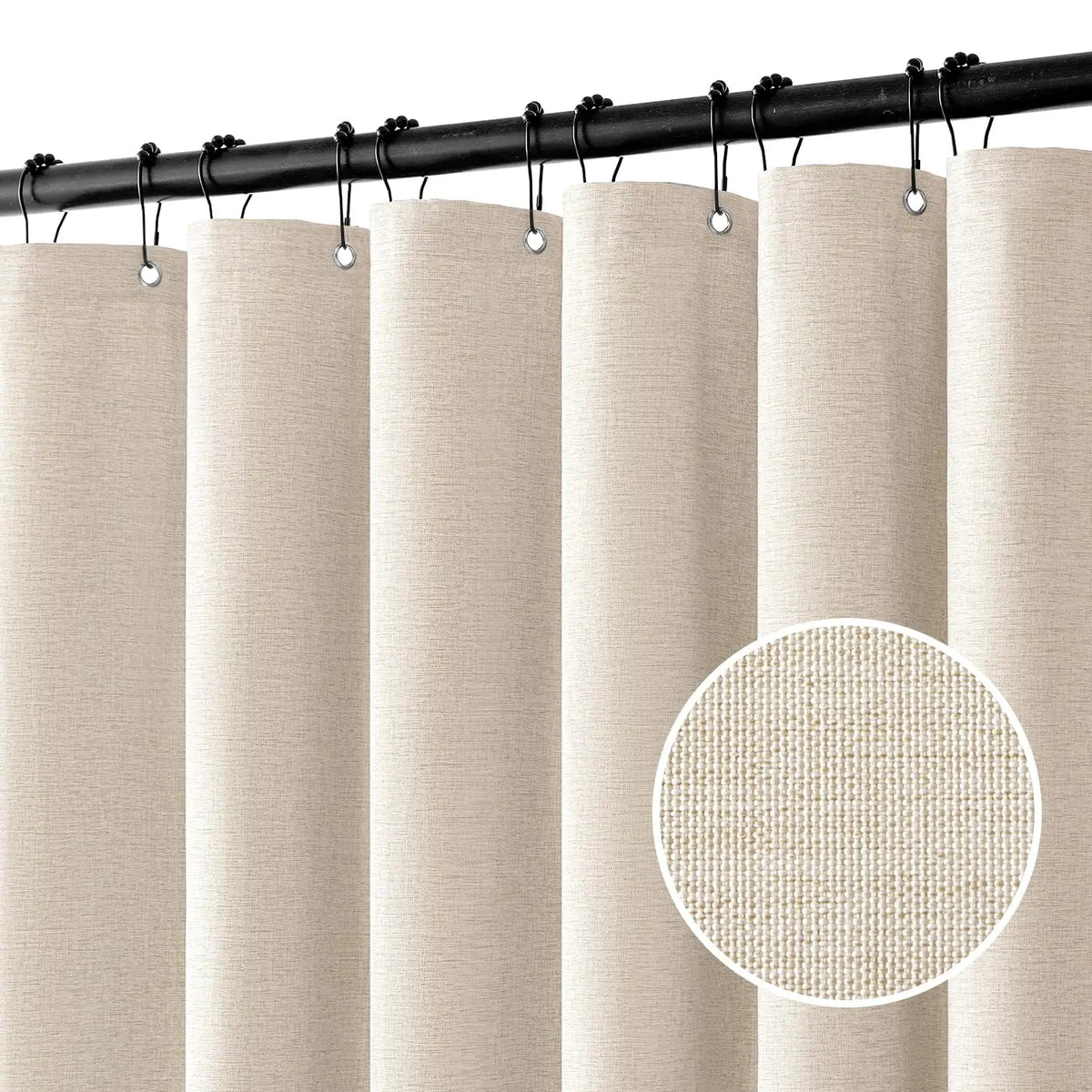 Rideau de douche beige aspect lin suspendu devant une douche