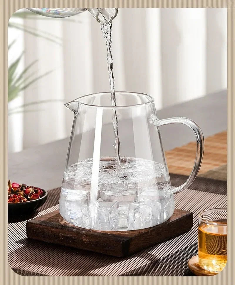 Théière en verre vue du dessus, filtre en place