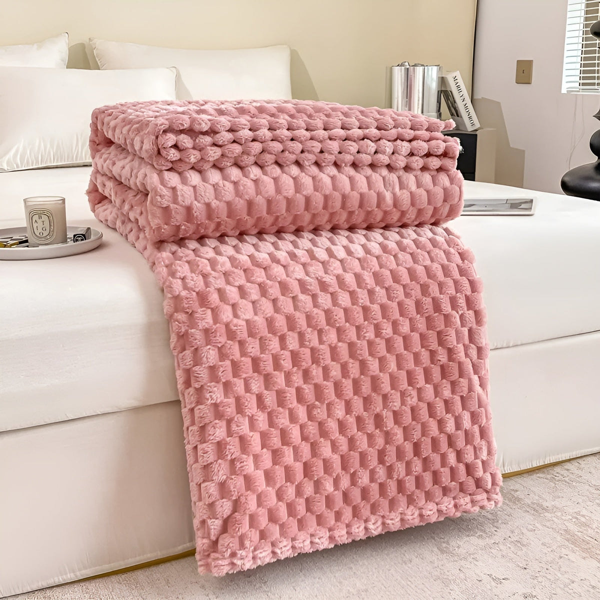 Bord cousu de la couverture en microfibre vu de près