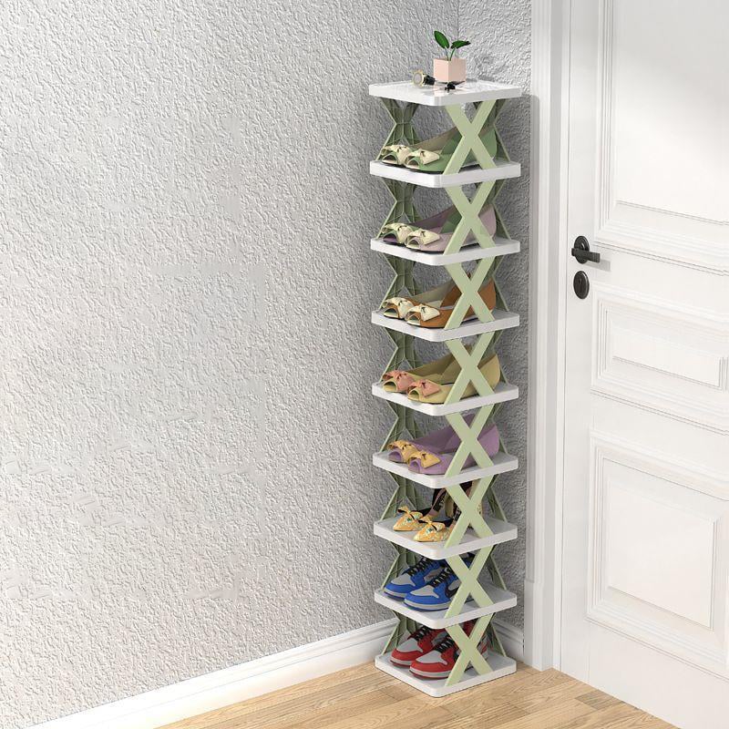 Étagère à chaussures verticale installée dans un angle d'entrée