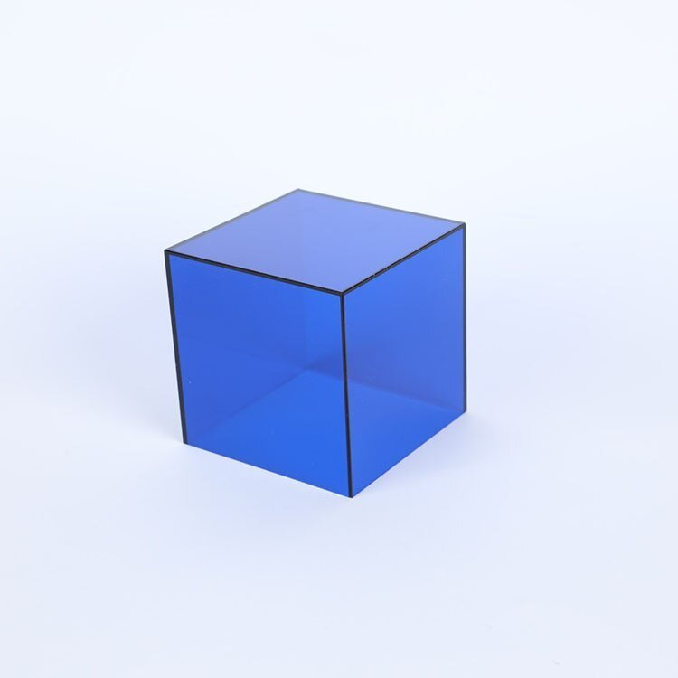 Boîte de rangement en acrylique bleu avec parois transparentes