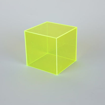 Boîte de rangement en acrylique jaune pâle avec parois transparentes