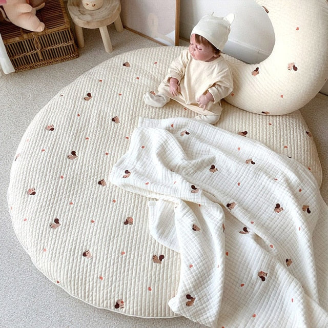 Tapis de jeu rond en coton avec une broderie écureuil
