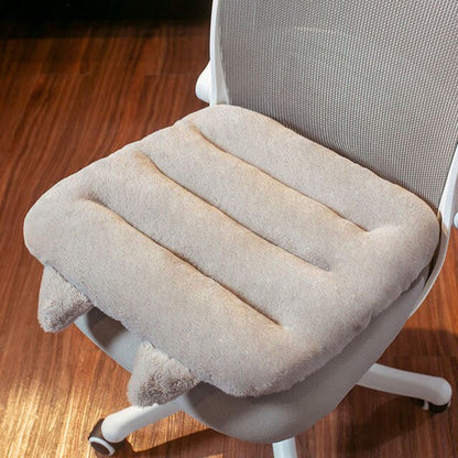 Coussin de chaise avec dossier gris vu sur un siège de voiture