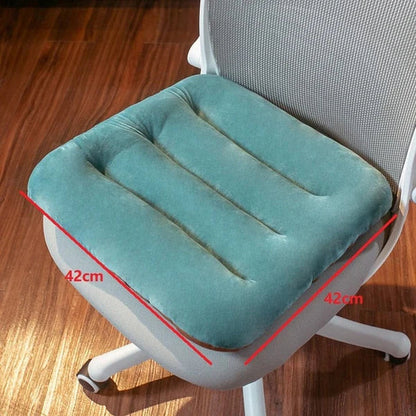 Coussin de chaise avec dossier installé sur un siège de voiture