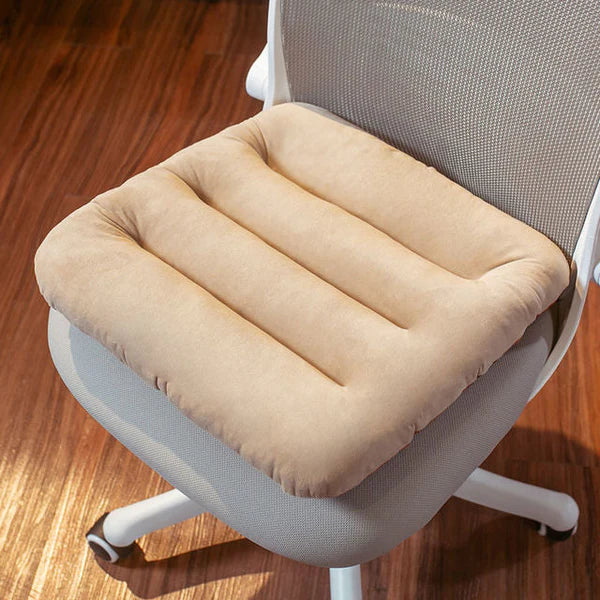 Coussin de chaise avec dossier kaki installé sur une chaise