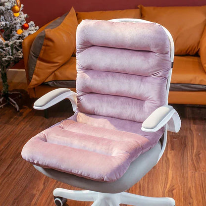 Coussin de chaise avec dossier rose posé sur une chaise de bureau