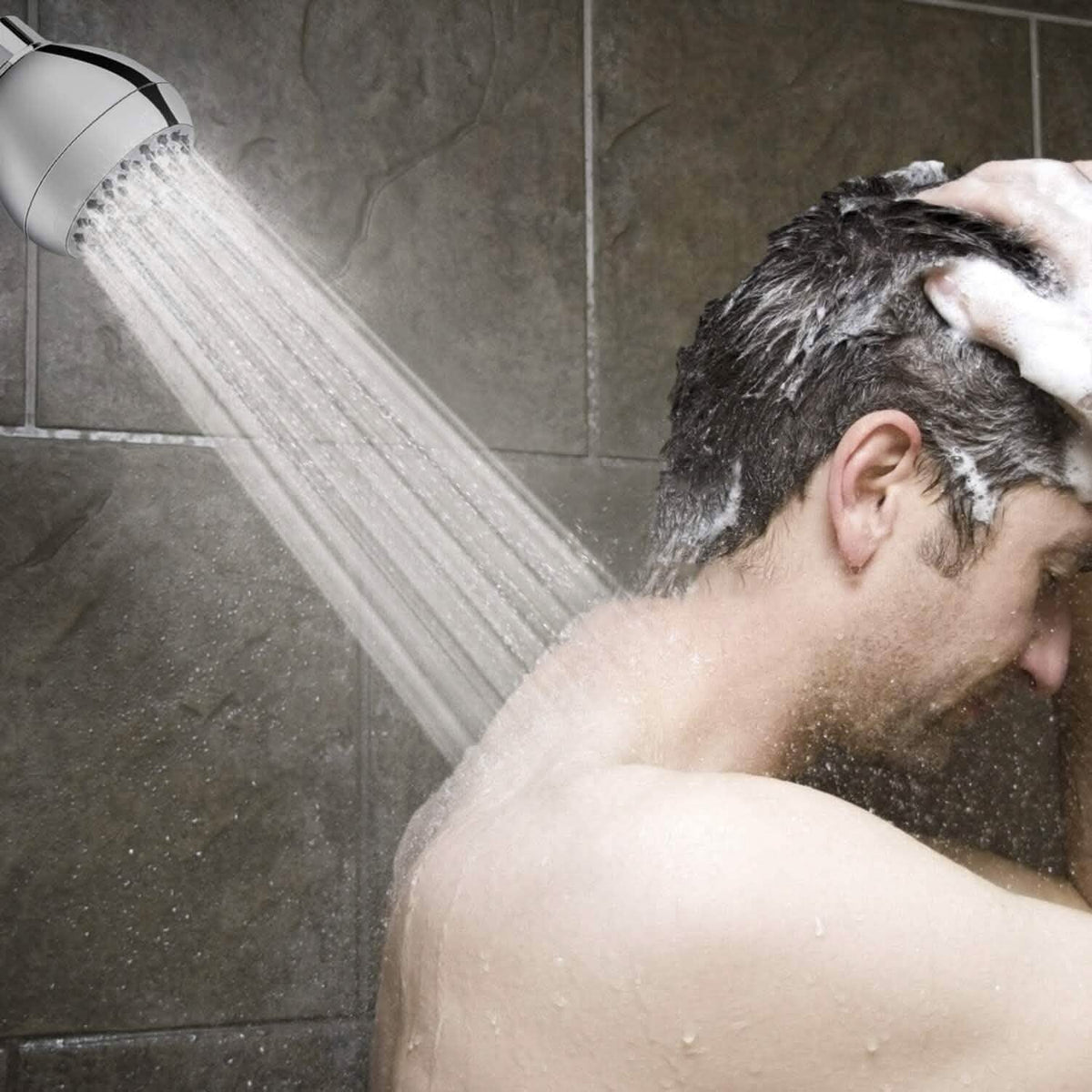 Pommeau de douche livré avec ruban d'étanchéité et joint en caoutchouc