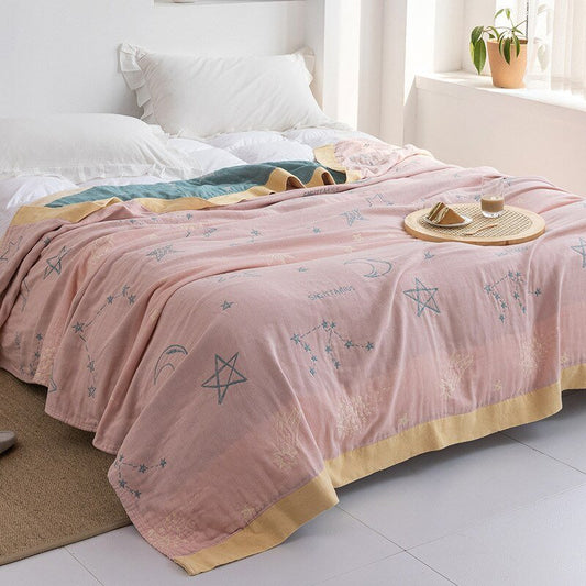 Plaid japonais en coton déplié sur un lit, vue d'ensemble du tissage.
