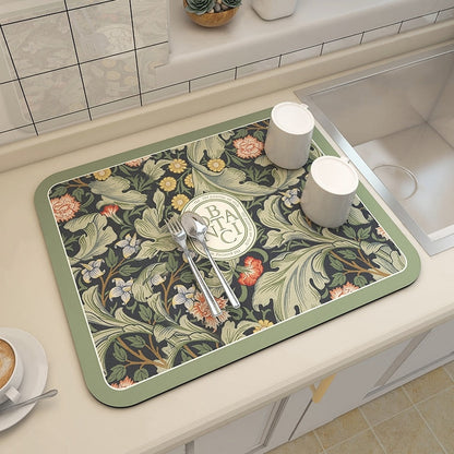 Tapis de séchage absorbant vu de dessus, motif floral