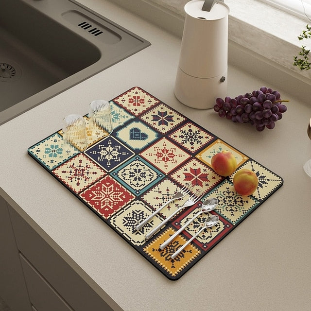 Tapis de séchage à motif floral utilisé au bar pour les verres