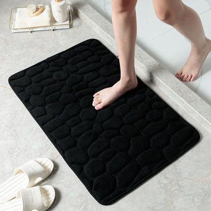 Tapis de bain décliné en blanc, gris, marron clair, marron et noir