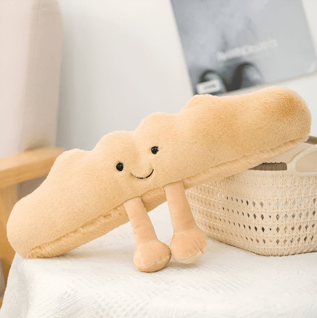 Les quatre formes du coussin en peluche : croissant, bretzel, pain et baguette