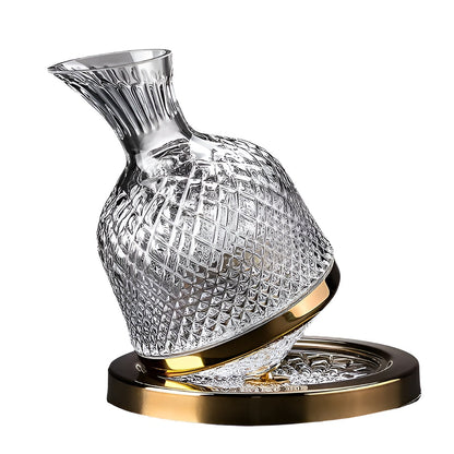 Carafe en verre cristal vue de côté avec son bec verseur