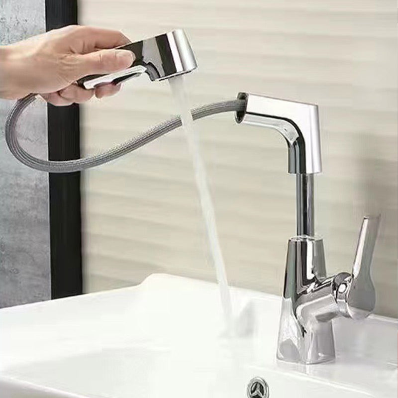Robinet de lavabo monotrou installé sur un plan de toilette