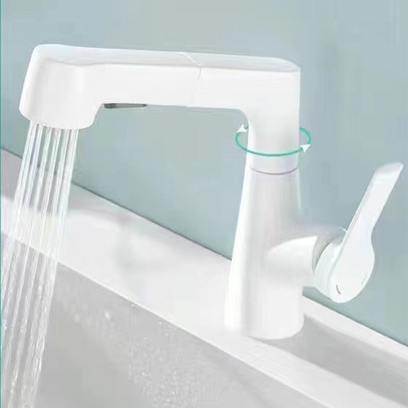 Robinet de lavabo avec douchette extractible vu de face