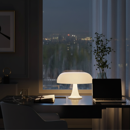 Lampe Sienna blanche sur un bureau